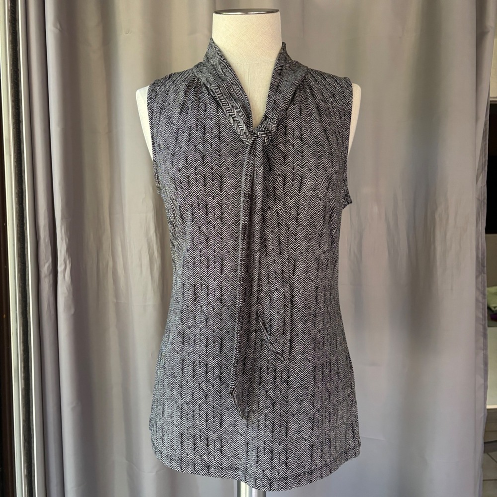 Banana Republic Blouse Women S Black White Chevron Tie Neck Sleeveless Geometric